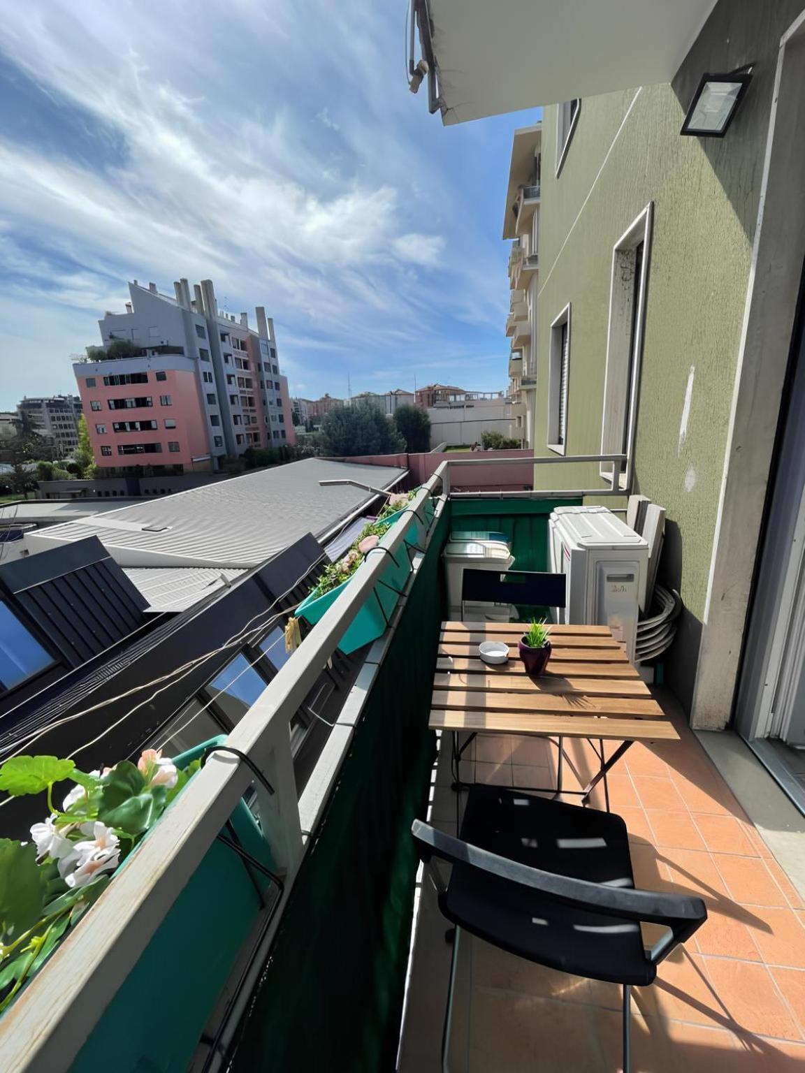 Gardone Apartment - Ampio Appartamento Con 2 Camere Da Letto - Comodo Per Duomo! ميلان المظهر الخارجي الصورة