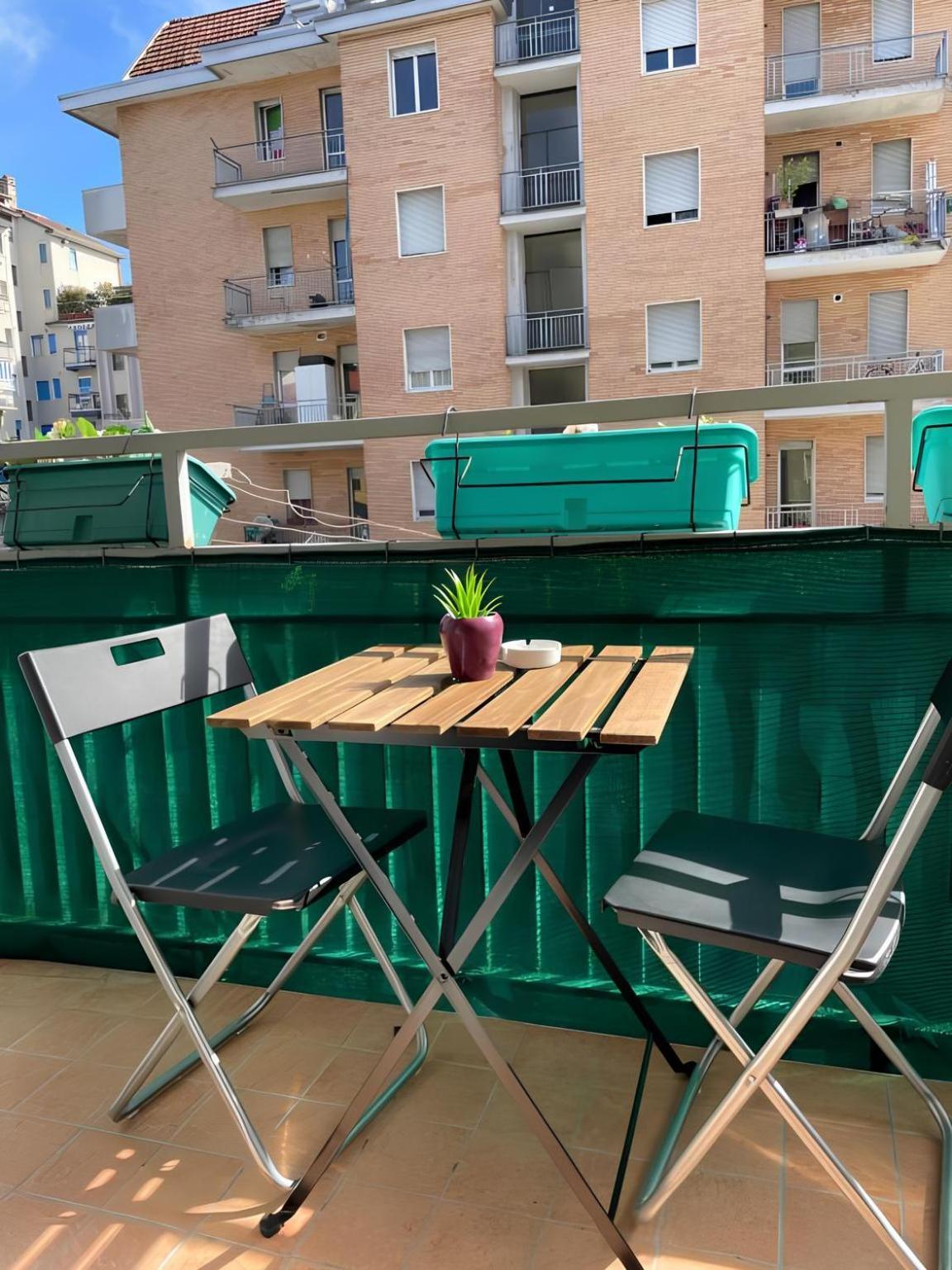 Gardone Apartment - Ampio Appartamento Con 2 Camere Da Letto - Comodo Per Duomo! ميلان المظهر الخارجي الصورة