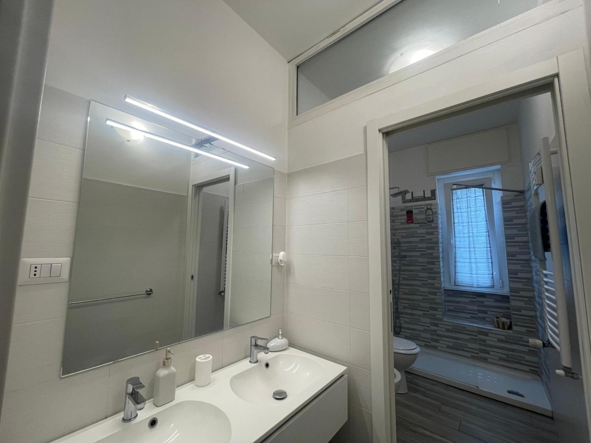Gardone Apartment - Ampio Appartamento Con 2 Camere Da Letto - Comodo Per Duomo! ميلان المظهر الخارجي الصورة
