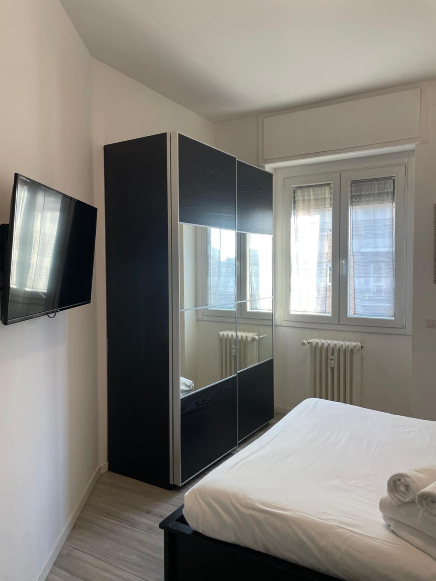 Gardone Apartment - Ampio Appartamento Con 2 Camere Da Letto - Comodo Per Duomo! ميلان المظهر الخارجي الصورة