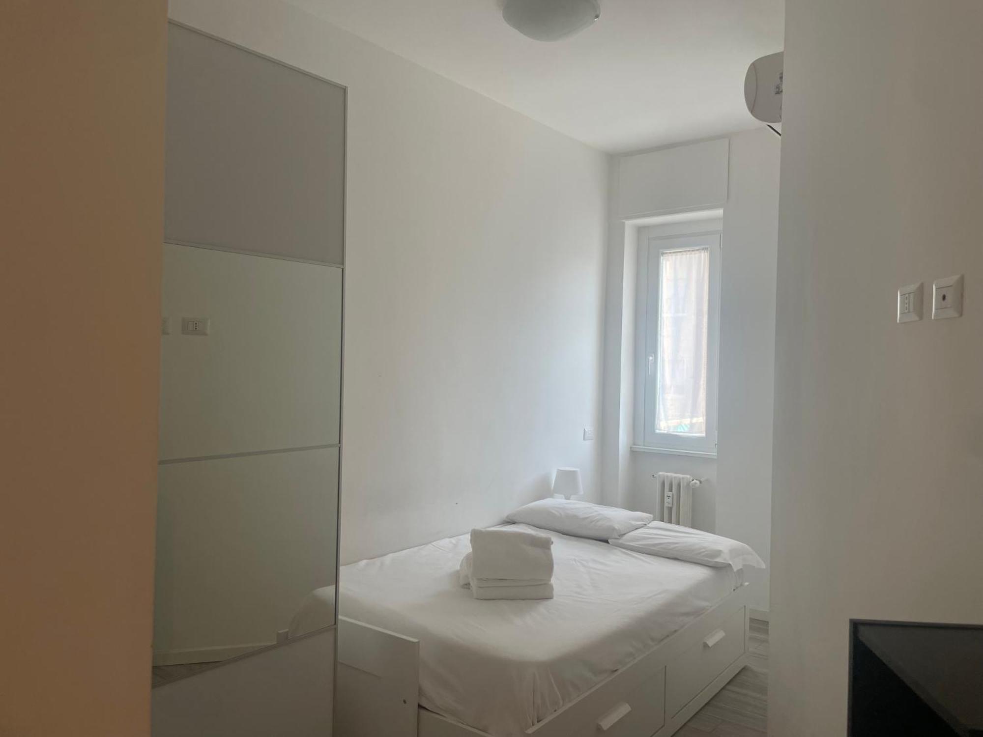 Gardone Apartment - Ampio Appartamento Con 2 Camere Da Letto - Comodo Per Duomo! ميلان المظهر الخارجي الصورة