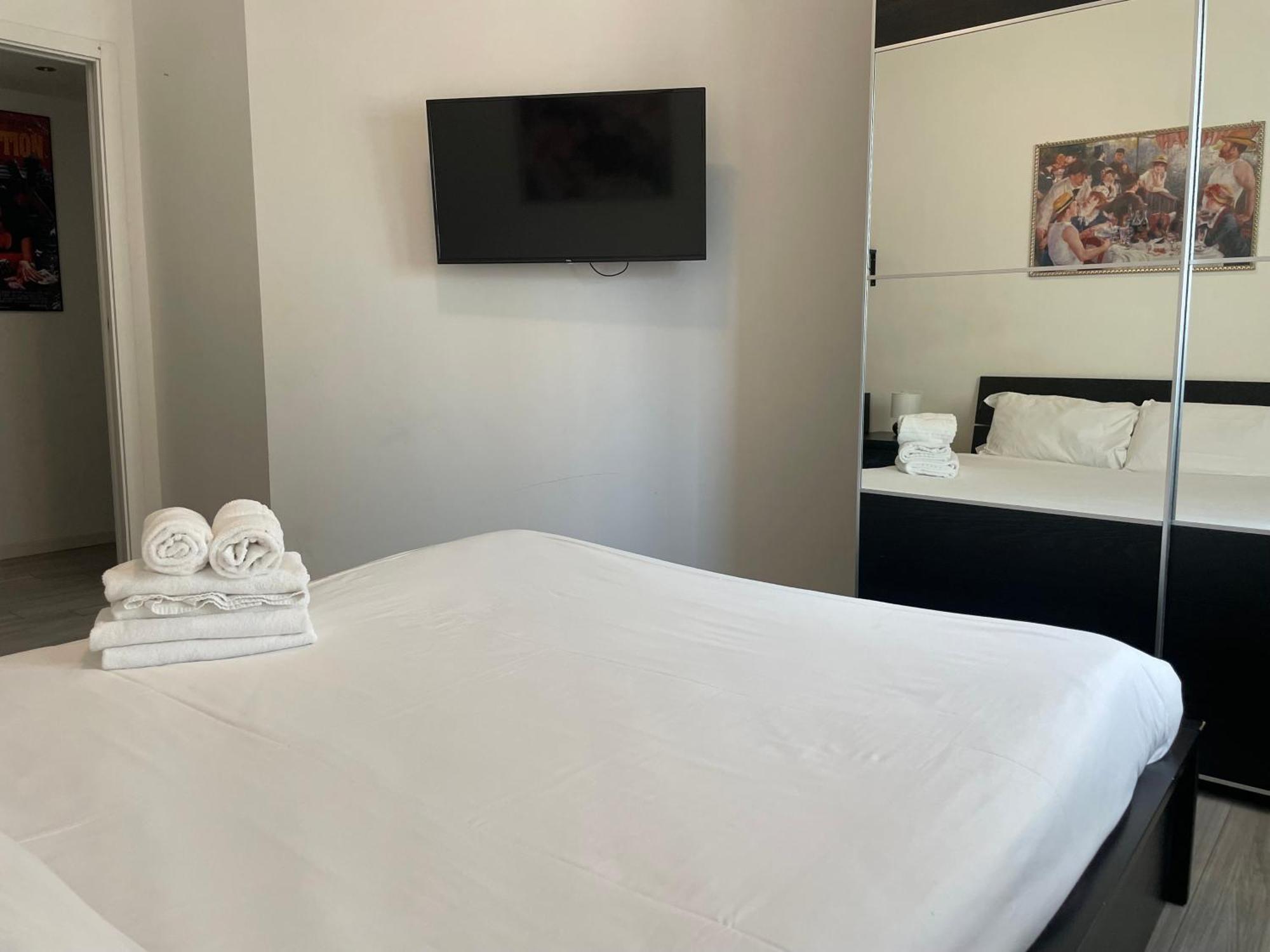 Gardone Apartment - Ampio Appartamento Con 2 Camere Da Letto - Comodo Per Duomo! ميلان المظهر الخارجي الصورة